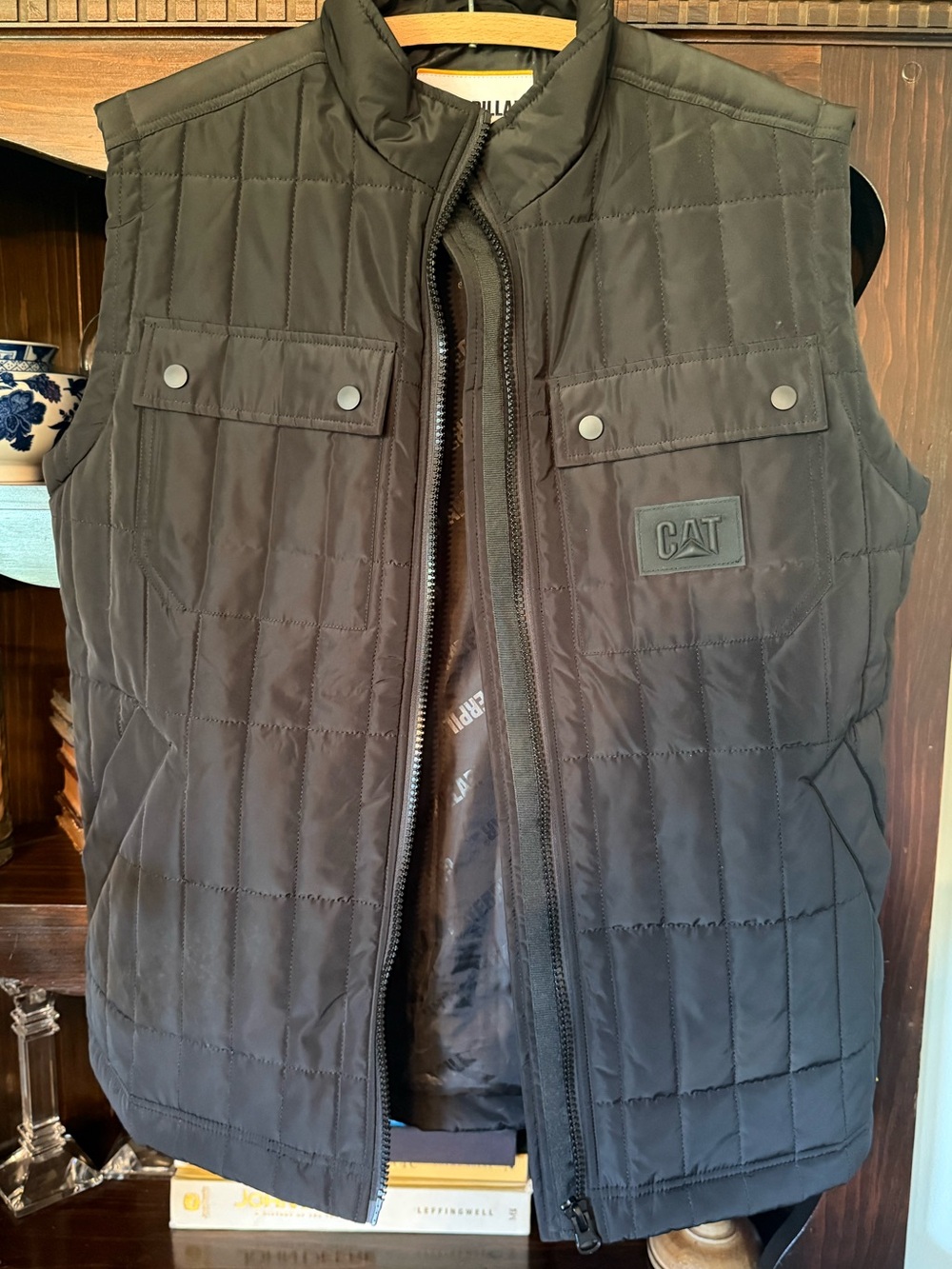 Caterpillar men’s zip up vest black NWOT size medium